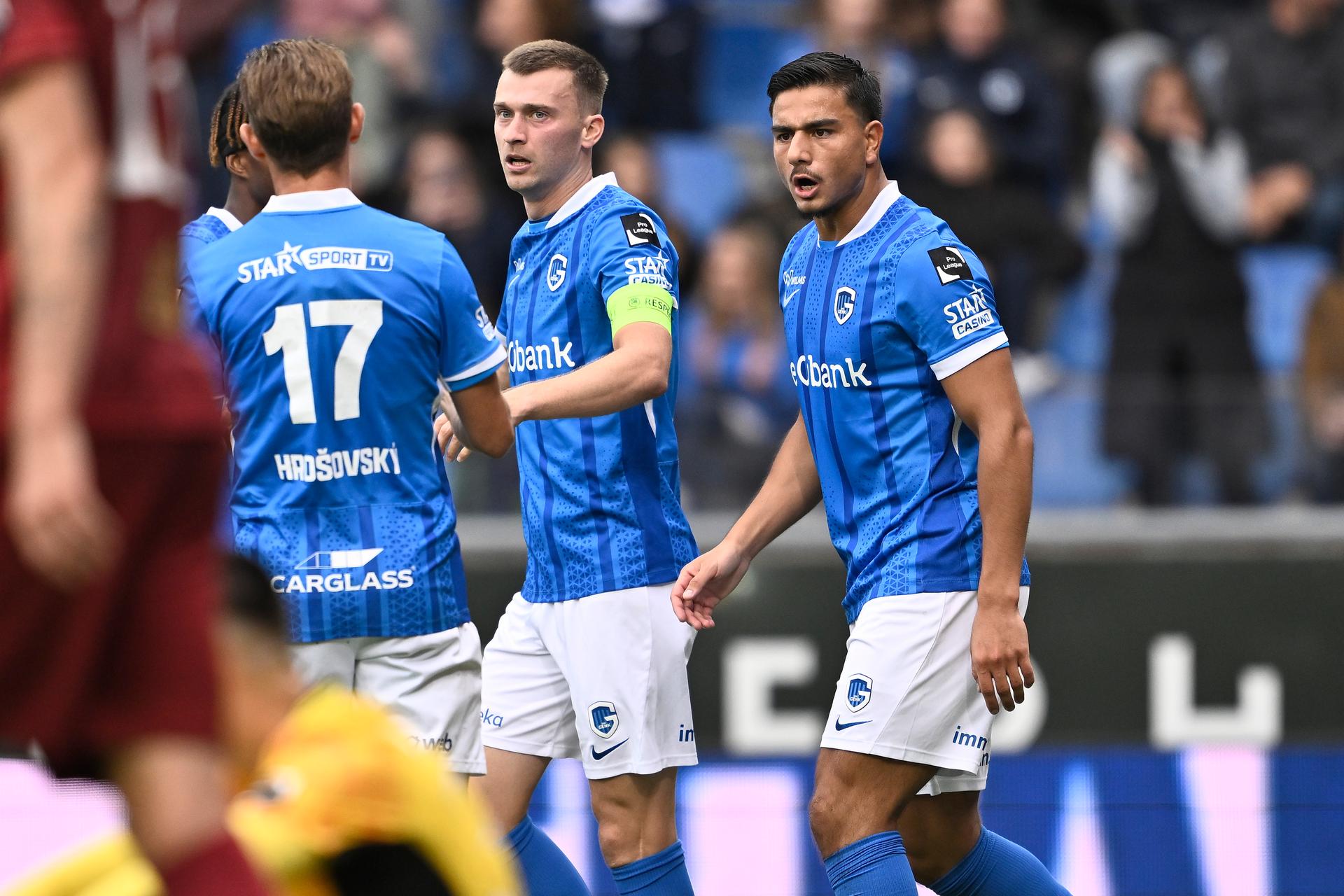 Genk's Bryan Heynen celebrates after scoring during a soccer match between KRC Genk and FCV Dender EH, Sunday 05 October 2025 in Genk, a game of day 10 of the 2025-2026 'Jupiler Pro League' first division of the Belgian championship. BELGA PHOTO JOHAN EYCKENS