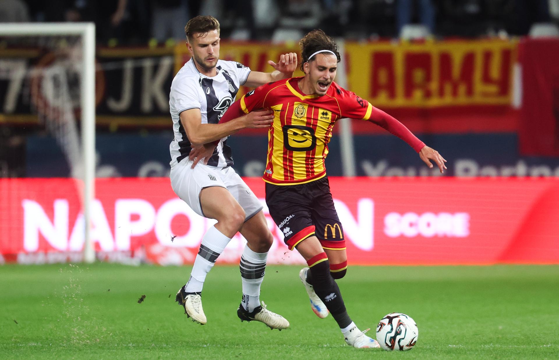 Charleroi's Filip Szymczak and Mechelen's Jose Marsa fight for the ball during a soccer match between Sporting Charleroi and KV Mechelen, Sunday 28 September 2025 in Charleroi, on day 9 of the 2025-2026 'Jupiler Pro League' first division of the Belgian championship. BELGA PHOTO VIRGINIE LEFOUR