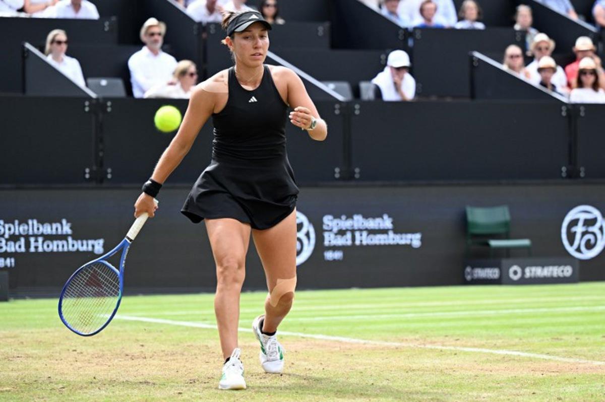 US' Jessica Pegula returns the ball to Czech's Linda Noskova (unseen) during their semi-final match of the 2025 WTA Bad Homburg Open Tennis Tournament on June 27, 2025 in Bad Homburg, western Germany.  Kirill KUDRYAVTSEV / AFP