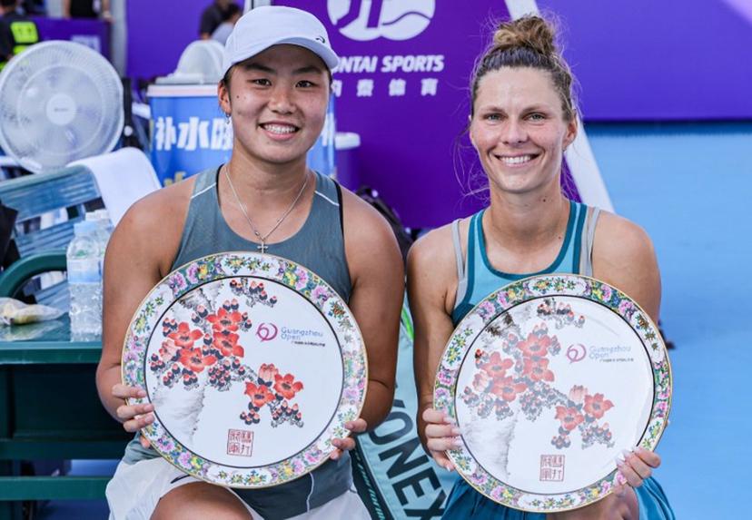 Winners Indonesia's Janice Tjen (L) and Poland's Katarzyna Piter pose with their women's doubles trophies after winning against Hong Kong's Eudice Chong and Taiwan's Liang En-shuo during an award ceremony at the Guangzhou Open tennis tournament in Guangzhou, southern China's Guangdong province on October 26, 2025.   STR / AFP