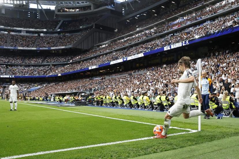 Real Madrid's Croatian midfielder #10 Luka Modric takes a corner during the Spanish league football match between Real Madrid CF and Real Sociedad at Santiago Bernabeu Stadium in Madrid on May 24, 2025.  OSCAR DEL POZO / AFP