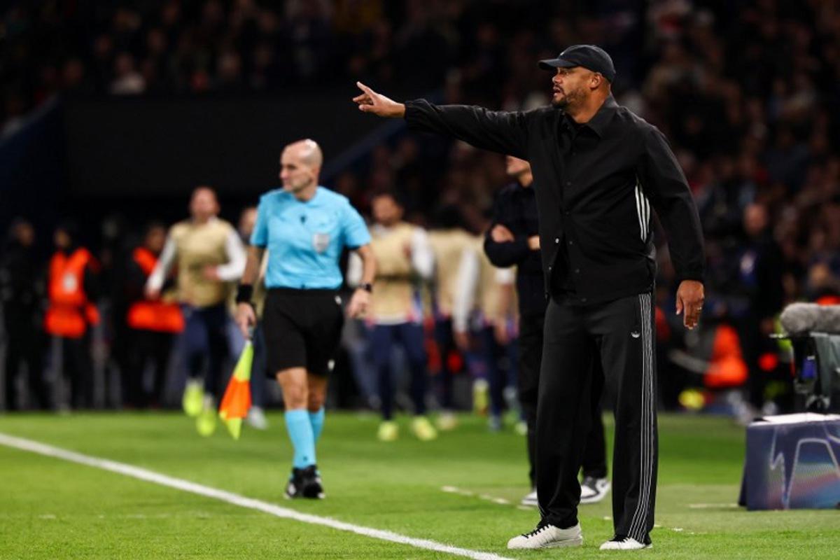 Bayern Munich's Belgian head coach Vincent Kompany shouts instructions to his players from the touchline during the UEFA Champions League, league phase day 4, football match between Paris Saint-Germain (PSG) and FC Bayern Munich at the Parc des Princes in Paris, on November 4, 2025.  FRANCK FIFE / AFP