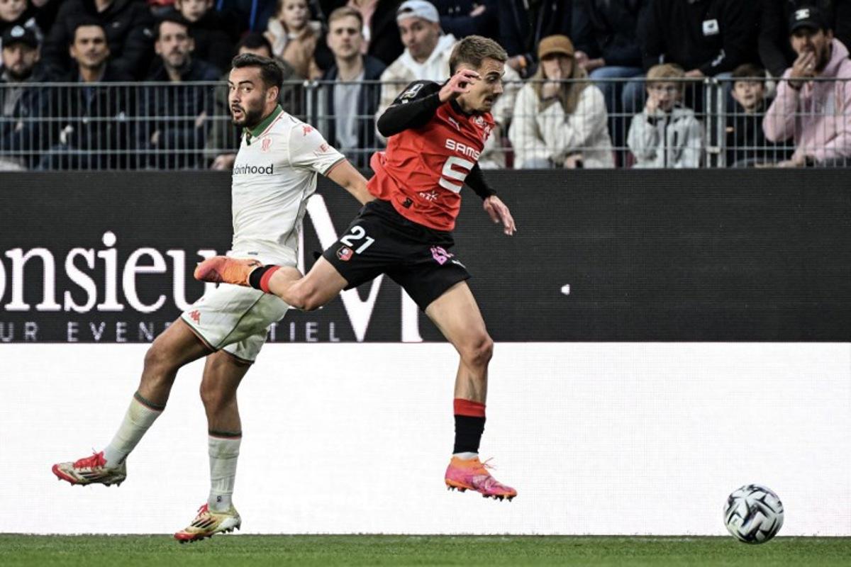 Nice's Belgian midfielder #24 Charles Vanhoutte (L) and Rennes' French midfielder #21 Valentin Rongier fight for the ball during the French L1 football match between Stade Rennais FC and OGC Nice at the Roazhon Park stadium in Rennes, western France on October 26, 2025.  Sebastien Salom-Gomis / AFP