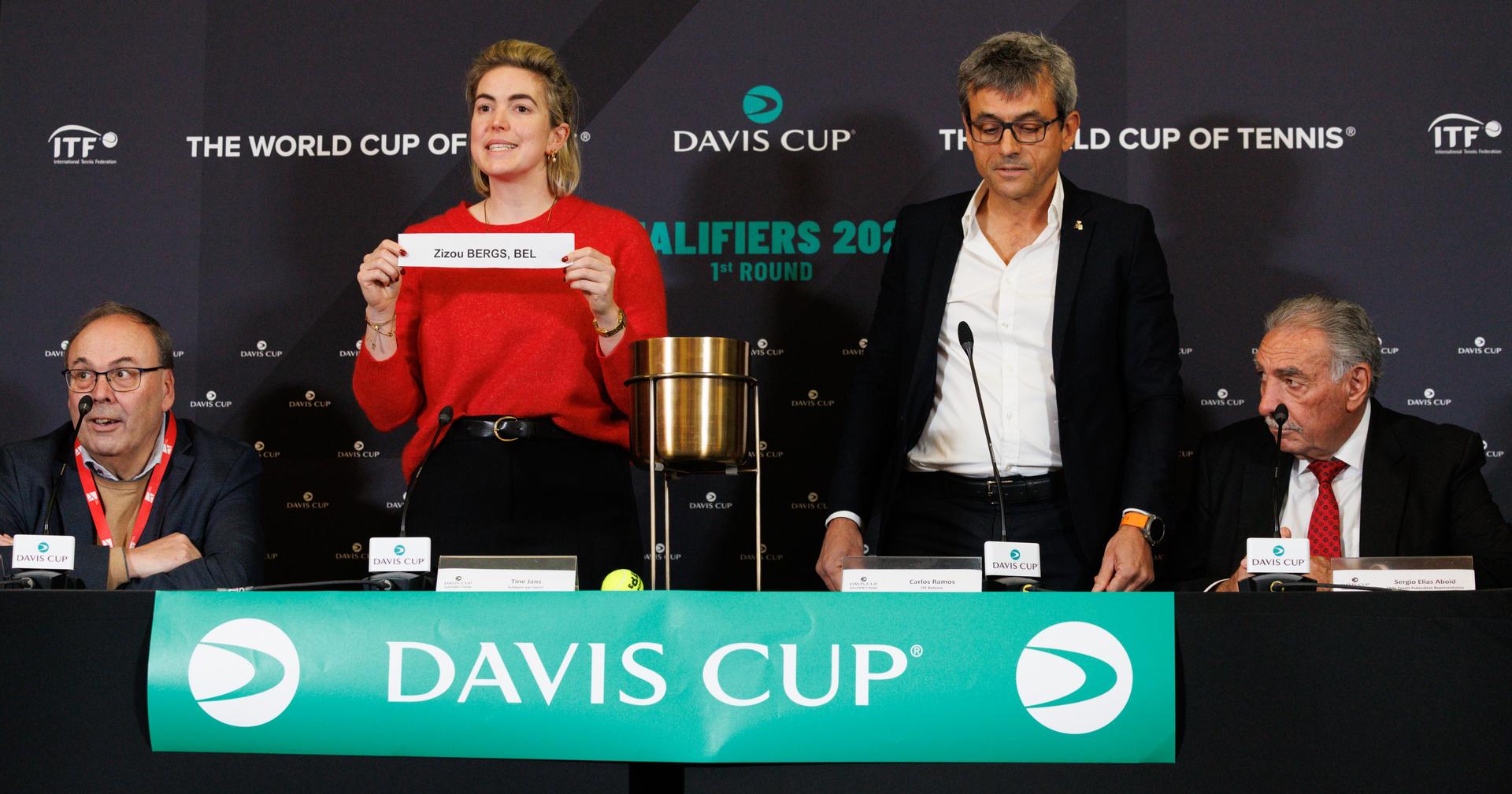 FRBT - KBTB chairman Dirk De Maeseneer, Hasselt Alderman for sports, green city, equal opportunities, youth culture and supporting education Tine Jans, ITF Referee Carlos Ramos and Chili Tennis Federation Representative Sergio Elias Aboid pictured duringa the draw ahead of the qualifiers of the Davis Cup World Group tennis meeting between Belgium and Chile, Friday 31 January 2025, in Hasselt. BELGA PHOTO BENOIT DOPPAGNE