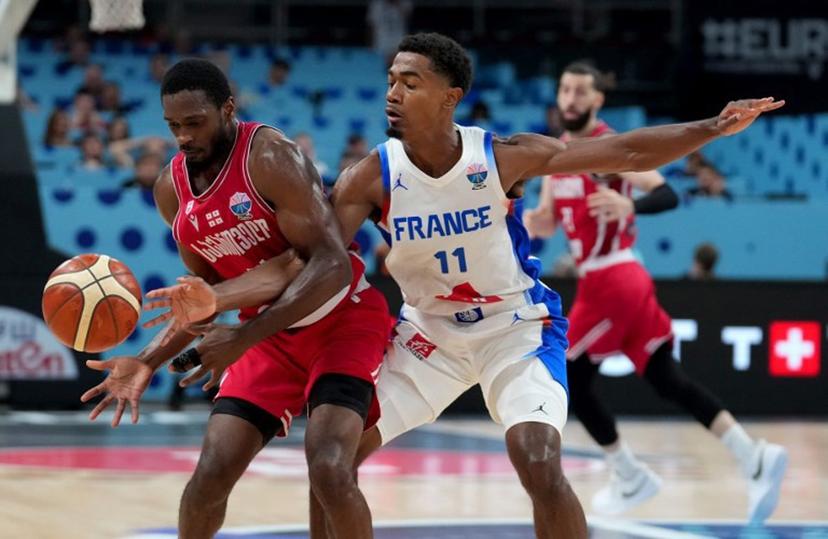 Georgia's point guard #44 Kamar Baldwin (L) and France's point guard #11 Theo Maledon vie during the FIBA EuroBasket 2025 Round of 16 basketball match between France and Georgia at the Arena Riga in Riga, Latvia, on September 7, 2025.  Gints Ivuskans / AFP