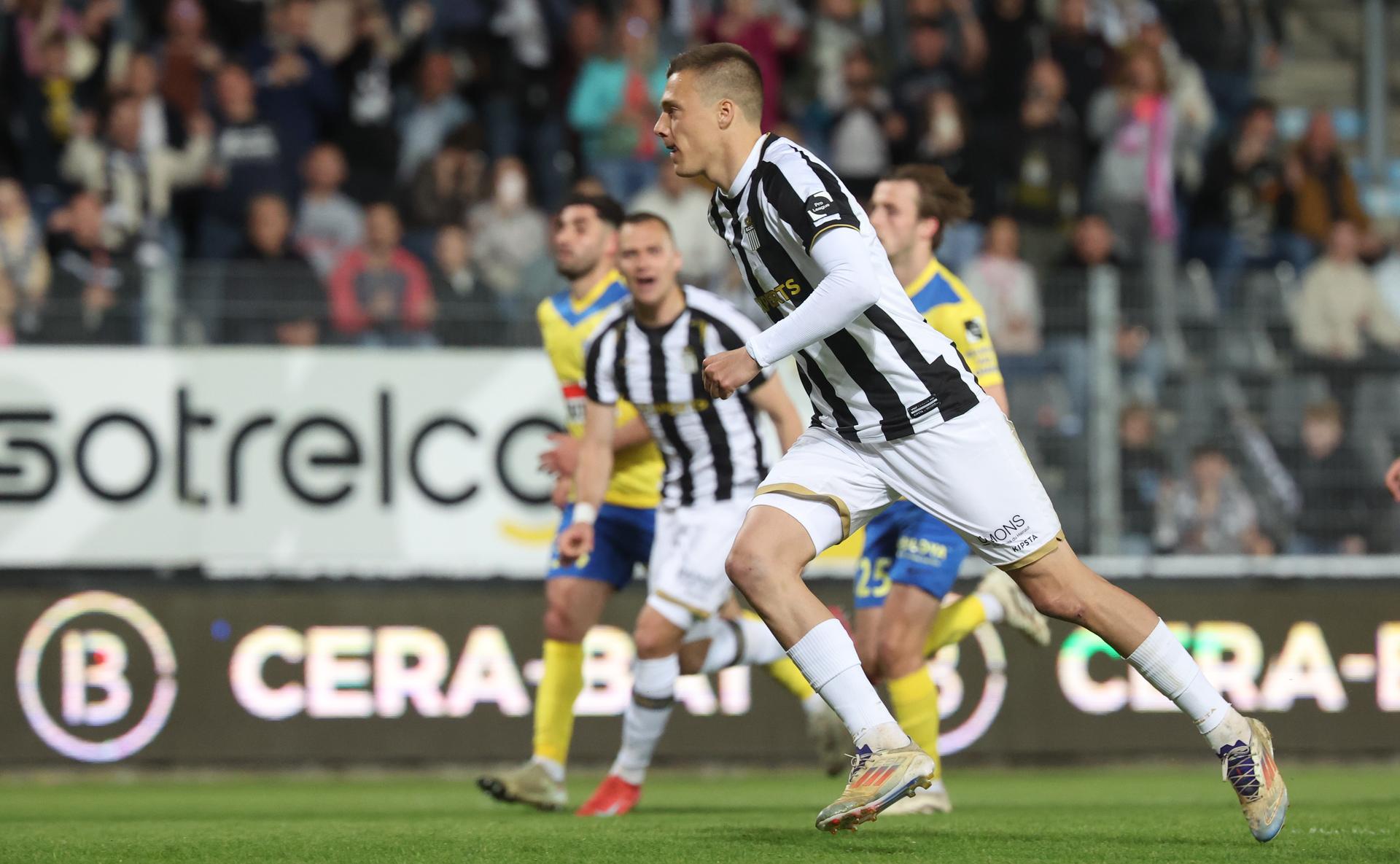 Charleroi's Daan Heymans celebrates after scoring during a soccer match between Sporting Charleroi and KVC Westerlo, Friday 09 May 2025 in Charleroi, on day 8 (out of 10) of the Europe Play-offs of the 2024-2025 'Jupiler Pro League' first division of the Belgian championship. BELGA PHOTO VIRGINIE LEFOUR