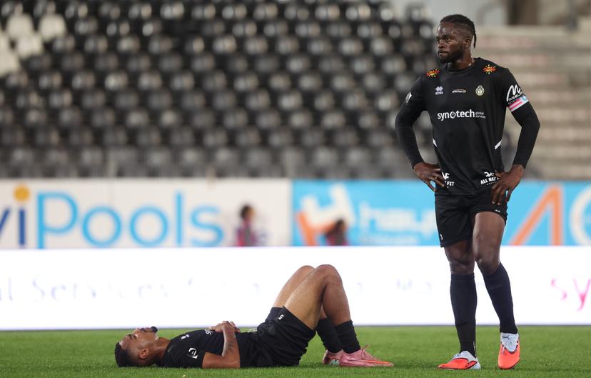 Olympic's Antonio Thea and Olympic's Junior Karl Ndedi look dejected after losing a soccer game between Royal Olympic Charleroi and KSC Lokeren, Saturday 04 October 2025 in Charleroi, on day 9 of the 2025-2026 'Challenger Pro League' 1B second division of the Belgian championship. BELGA PHOTO VIRGINIE LEFOUR