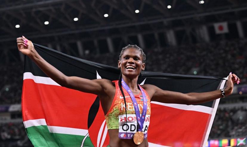 Kenya's athlete Lilian Odira celebrates winning the women's 800m final during the World Athletics Championships in Tokyo on September 21, 2025.  Jewel SAMAD / AFP