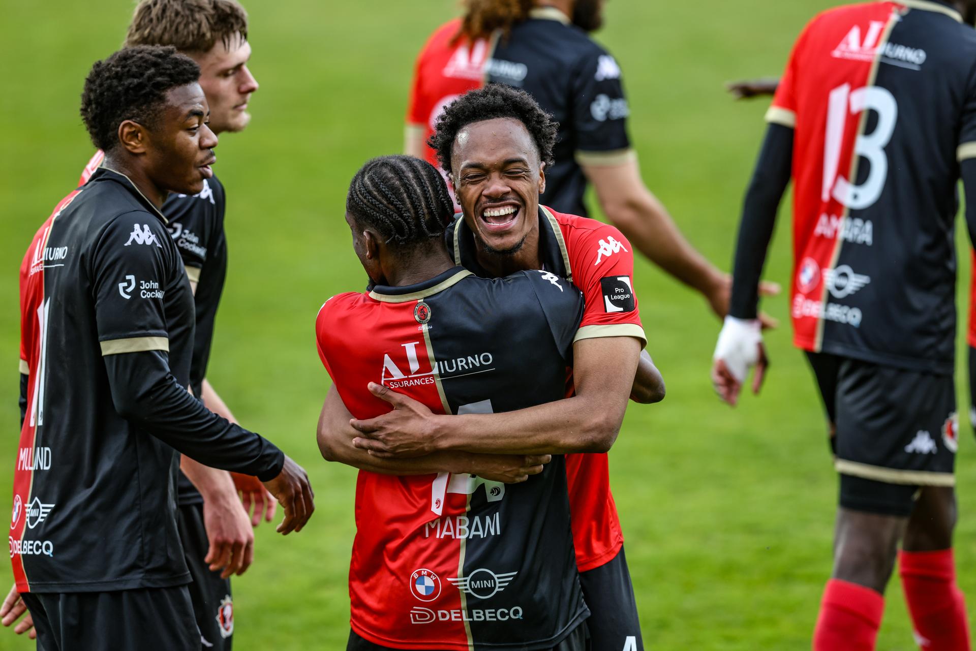 Seraing's Fostave Mabani celebrates after scoring during a soccer game between RFC Seraing and Patro Eisden Maasmechelen, Sunday 05 April 2026 in Seraing, on day 32 (out of 34) of the 2025-2026 'Challenger Pro League' 1B second division of the Belgian championship. BELGA PHOTO BRUNO FAHY