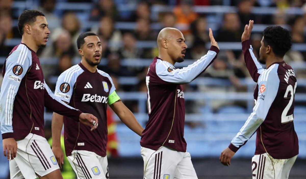 Aston Villa's Dutch defender  #17 Donyell Malen (2R) celebrates scoring his team's second goal during the UEFA Europa League league-stage football match between Aston Villa and Young Boys at Villa Park in Birmingham on November 27, 2025.  Darren Staples / AFP