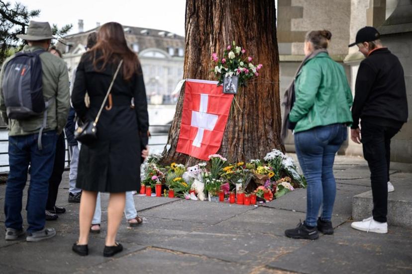 Bystanders pay tribute to late Swiss teenage cyclist Muriel Furrer in Zurich, on September 29, 2024, on the sidelines of the men's Elite Road Race cycling event during the UCI 2024 Road World Championships. Swiss teenage cyclist Muriel Furrer died on September 27, 2024 a day after suffering a serious head injury in a crash at the world championships. Fabrice COFFRINI / AFP