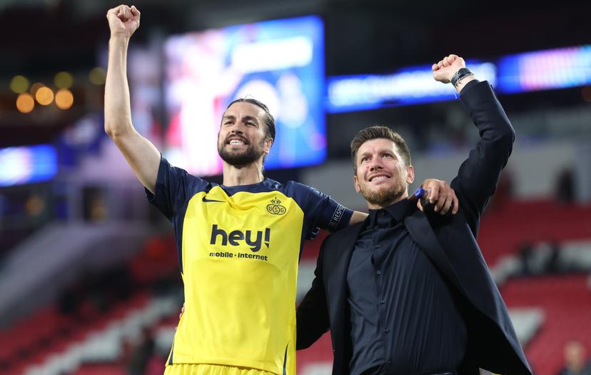 Union's Christian Burgess and Union's head coach Sebastien Pocognoli celebrate after winning a soccer game between Dutch team PSV Eindhoven and Belgian team Royale Union Saint-Gilloise, in Eindhoven, The Netherlands, on Tuesday 16 September 2025, on the opening day of the League phase of the UEFA Champions League tournament. BELGA PHOTO VIRGINIE LEFOUR