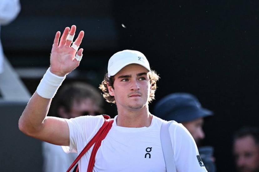 Brazil's Joao Fonseca acknowledges the audience as he leaves the court following his defeat against Chile's Nicolas Jarry during their men's singles third round tennis match on the fifth day of the 2025 Wimbledon Championships at The All England Lawn Tennis and Croquet Club in Wimbledon, southwest London, on July 4, 2025.  Kirill KUDRYAVTSEV / AFP