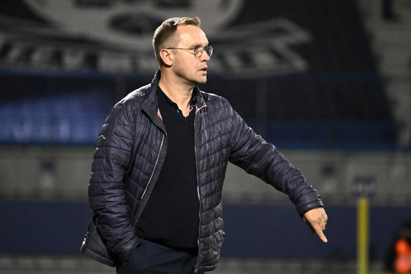 Olympic's head coach Arnauld Mercier pictured during a soccer game between Dender EH and Olympic Charleroi (1B), in the 1/16th final of the Croky Cup Belgian cup, on Tuesday 28 October 2025 in Denderleeuw. BELGA PHOTO MAARTEN STRAETEMANS