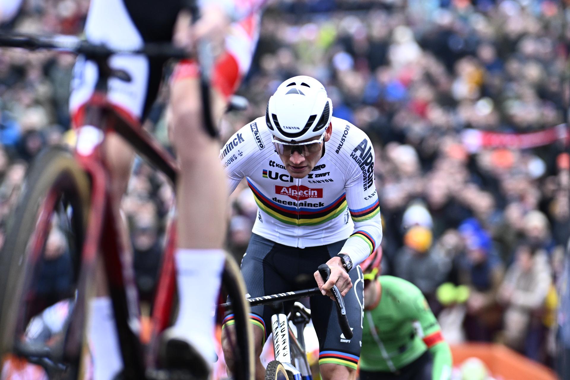 Dutch Tibor Del Grosso pictured during the men's elite race of the World Cup cyclocross cycling event in Antwerp on Saturday 20 December 2025, the fifth stage (out of 12) of the UCI World Cup competition. BELGA PHOTO JASPER JACOBS