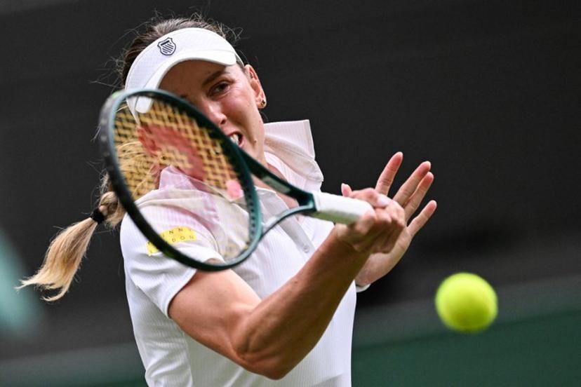 Russia's Ekaterina Alexandrova plays a forehand return to Switzerland's Belinda Bencic during their women's singles fourth round tennis match on the eighth day of the 2025 Wimbledon Championships at The All England Lawn Tennis and Croquet Club in Wimbledon, southwest London, on July 7, 2025.  Kirill KUDRYAVTSEV / AFP