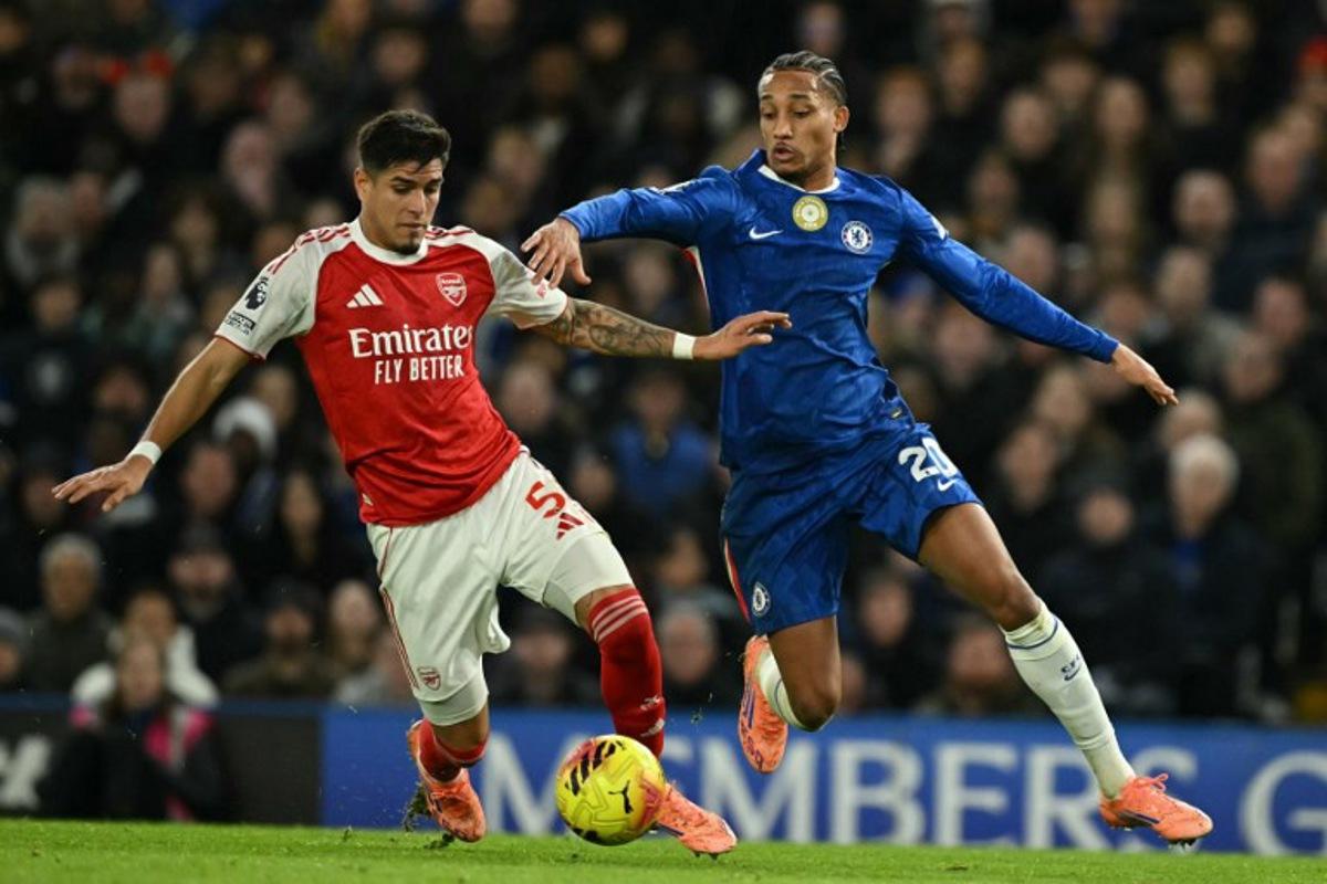 Arsenal's Ecuadorian defender #05 Piero Hincapie (L) vies with Chelsea's Brazilian striker #20 Joao Pedro (R) during the English Premier League football match between Chelsea and Arsenal at Stamford Bridge in London on November 30, 2025.  JUSTIN TALLIS / AFP