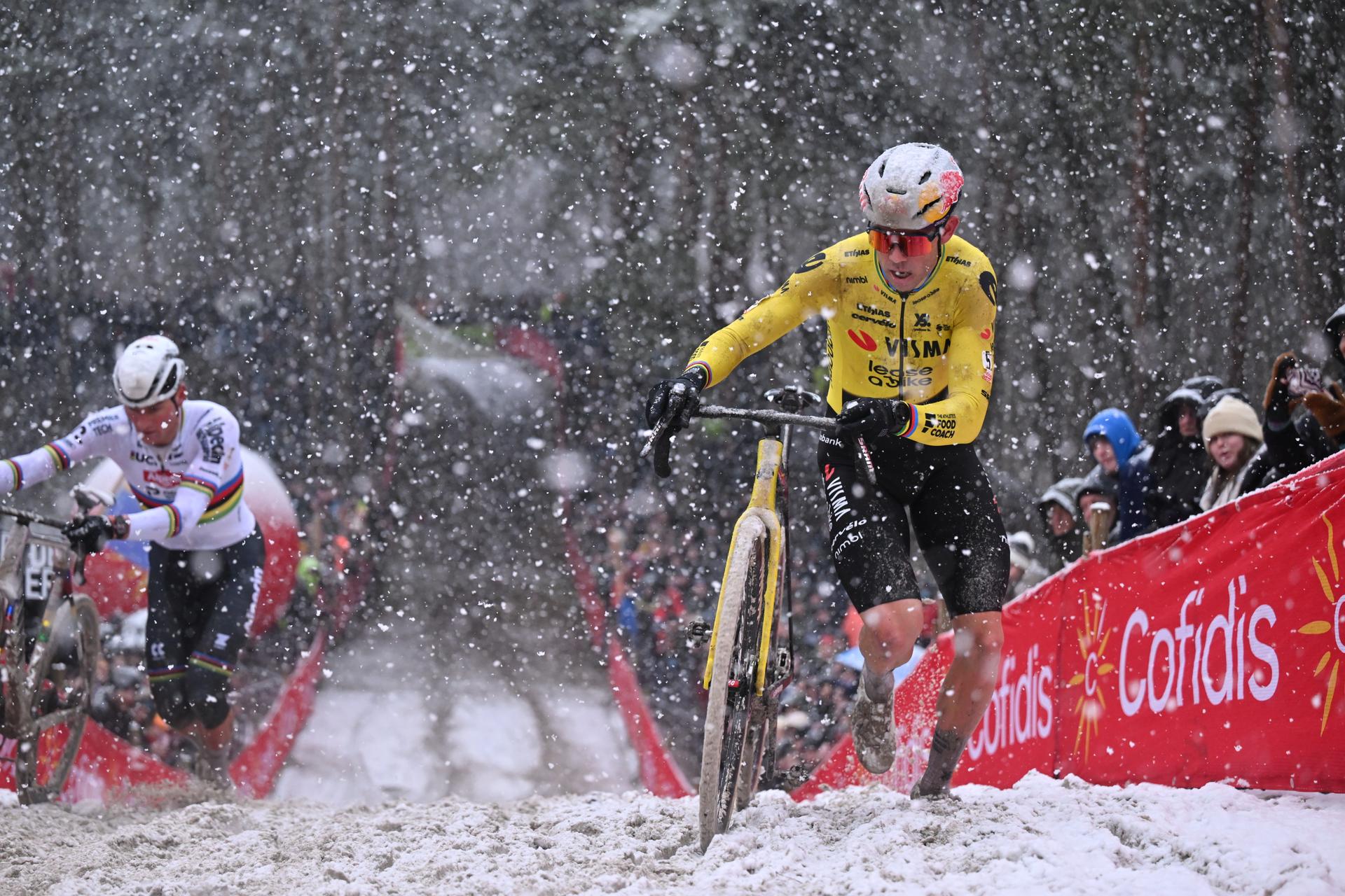 Belgian Wout van Aert pictured in action during the men's elite race of the Zilvermeercross cyclocross cycling event in Mol, stage 5/7 in the Exact Cross competition, on Friday 02 January 2026. BELGA PHOTO LUC CLAESSEN