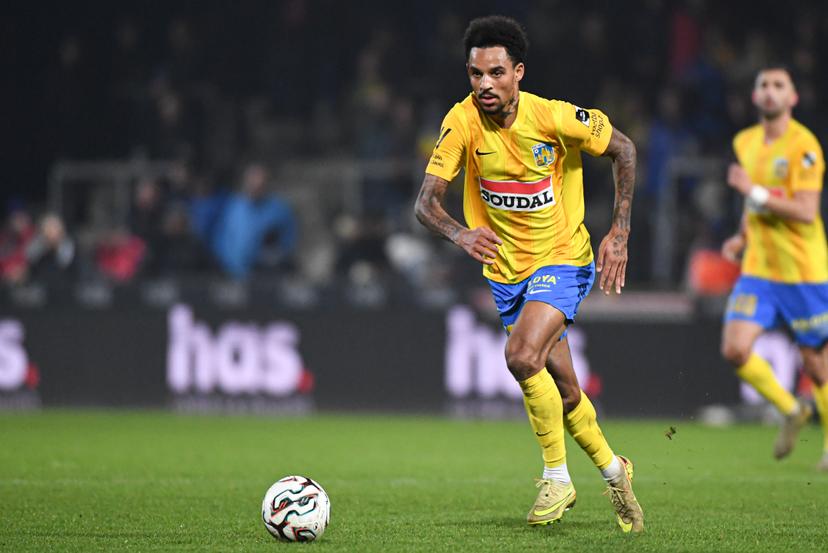 Westerlo's Bryan Reynolds pictured in action during a soccer match between KVC Westerlo and Raal La Louviere, Saturday 20 December 2025 in Westerlo, on day 19 of the 2025-2026 'Jupiler Pro League' first division of the Belgian championship. BELGA PHOTO JILL DELSAUX