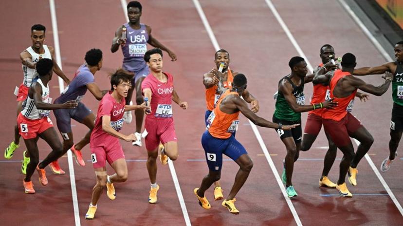 Athletes including France's David Sombe, France's athlete Yann Spillmann, US' Bryce Deadmon, China's athlete Guo Longyu, China's athlete Liu Kai, Netherlands' Ramsey Angela and Netherlands' athlete Liemarvin Bonevacia compete in the men's 4x400m relay heats during the World Athletics Championships in Tokyo on September 20, 2025.  Philip FONG / AFP