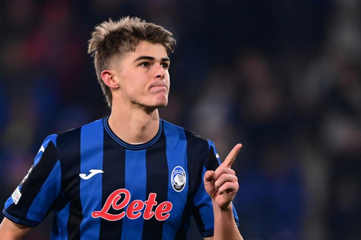 Atalanta's Belgian midfielder #17 Charles De Ketelaere celebrates after scoring a penalty during the UEFA Champions League football match between Atalanta and Real Madrid at the Gewiss Stadium in Bergamo, on December 10, 2024.  Marco BERTORELLO / AFP