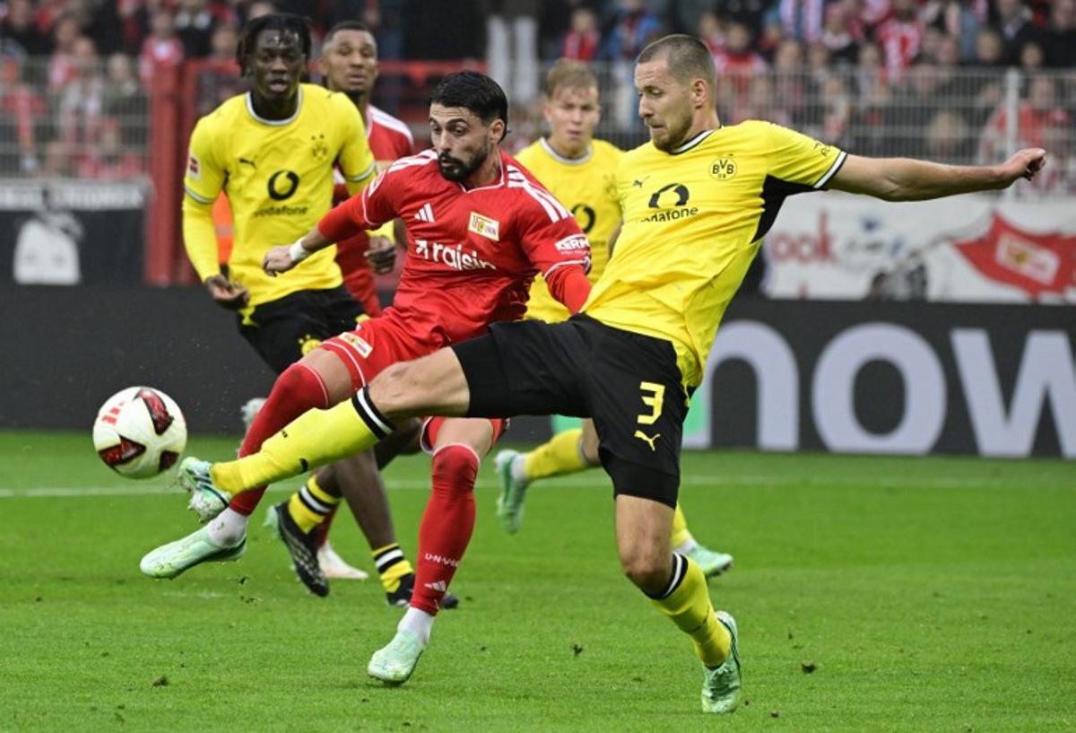 Dortmund's German defender #03 Waldemar Anton (R) defends the goal against Union Berlin's Swiss midfielder #30 Kastriot Imeri during the German first division Bundesliga football match between Union Berlin and Borussia Dortmund in Berlin on October 17, 2026.  John MACDOUGALL / AFP