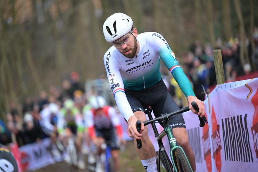 Dutch Joris Nieuwenhuis pictured in action during the men's elite race of the Cyclocross World Cup, in Namur, Sunday 14 December 2025, stage 4 (out of 12) in the World Cup of the 2026-2027 season. BELGA PHOTO DAVID PINTENS