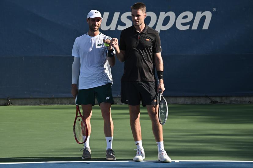 Sander Gille (white hat) of Belgium and partner Sam Verbeek of the Netherlands tap as they play Alexander Blockx of Belgium and Dino Prizmic of Croatia during the Men's doubles Round 1 of the 2026 US Open Tennis Championship, USTA Billie Jean King National Tennis Center in Flushing Meadow-Corona Park, in the Queens borough of New York, NY, September 4, 2026. (Photo by Anthony Behar/Sipa USA) BELGA PHOTO BENELUX ONLY