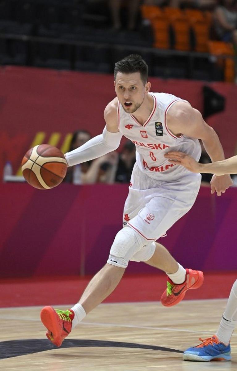 Poland's forward #09 Mateusz Ponitka controls the ball during the 2024 FIBA Olympic Qualifying Tournament basketball match between Poland and Finland in Valencia, on July 4, 2024.  JOSE JORDAN / AFP