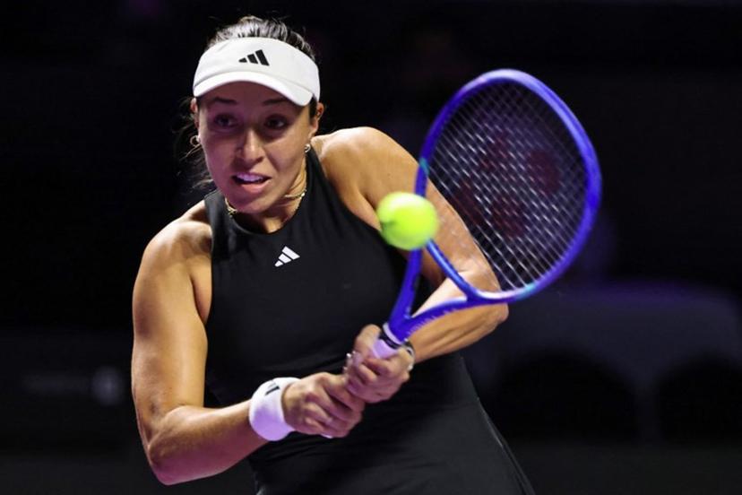 US' Jessica Pegula returns the ball to Italy's Jasmine Paolini during their WTA Finals tennis tournament in Riyadh on November 6, 2025.  Fayez NURELDINE / AFP