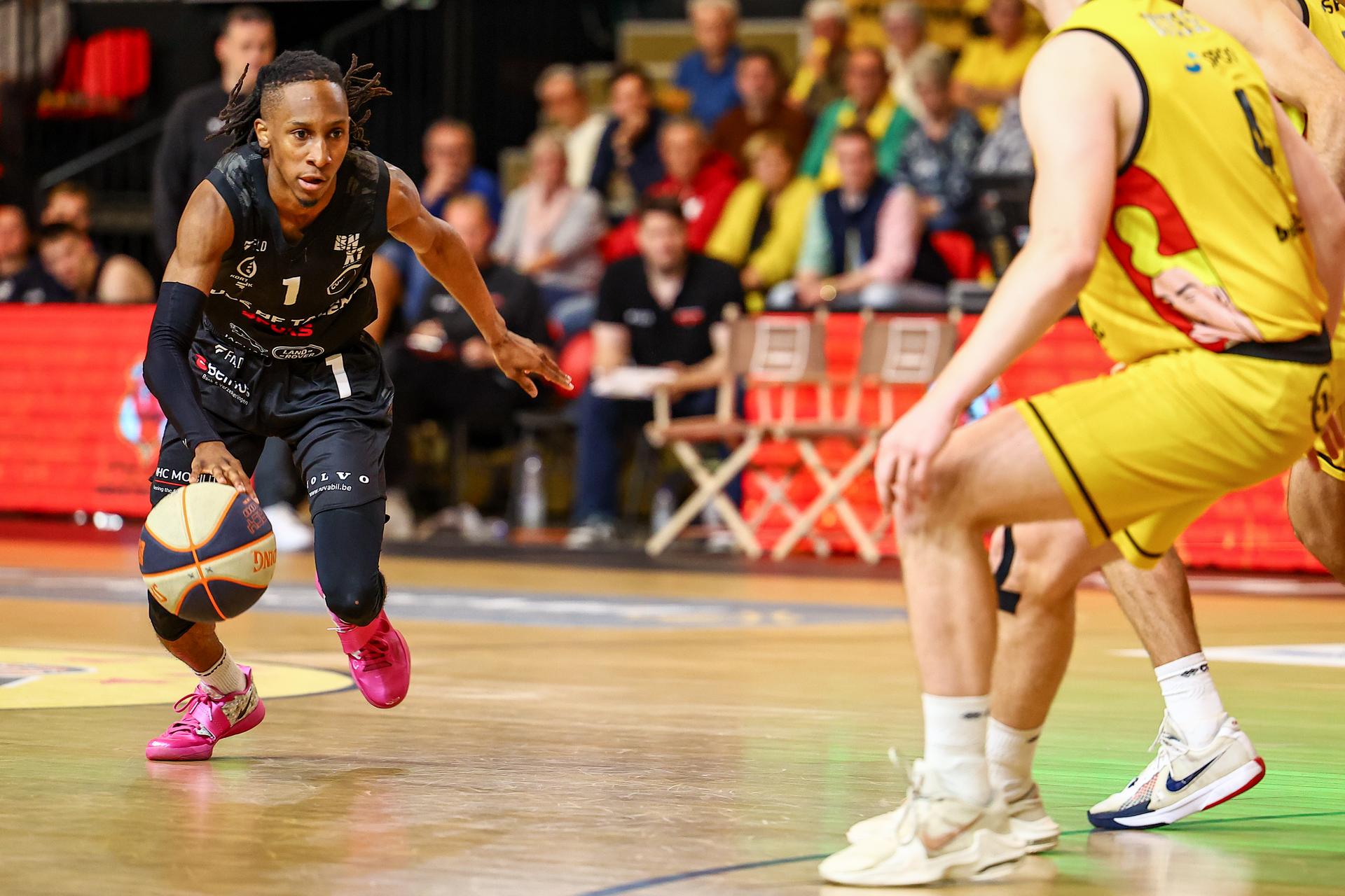 Kortrijk's Darren Williams pictured in action during a basketball match between BC Oostende and Spurs Kortrijk, Thursday 22 May 2025 in Oostende, the second leg of the best-of-5 semi-finals in the playoffs of the 'BNXT League' Belgian/ Dutch first division basket championship. BELGA PHOTO DAVID PINTENS