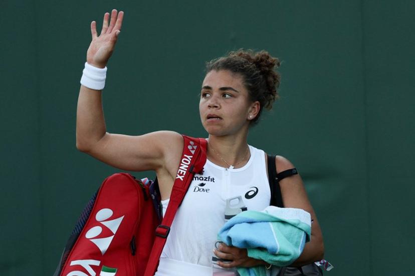 Italy's Jasmine Paolini leaves the court after losing against Russia's Kamilla Rakhimova at the end of their women's singles second round tennis match on the third day of the 2025 Wimbledon Championships at The All England Lawn Tennis and Croquet Club in Wimbledon, southwest London, on July 2, 2025.  Adrian Dennis / AFP