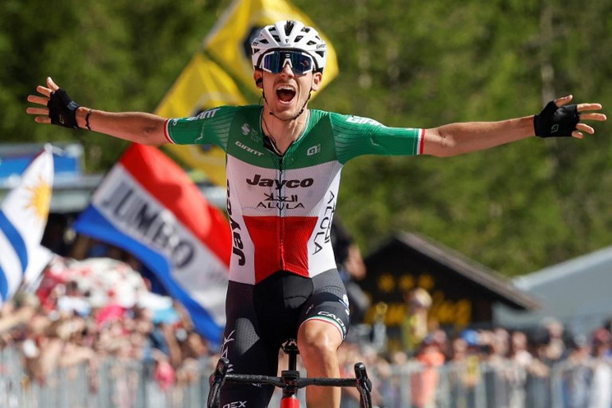 Team Jayco AlUla's Filippo Zana rider Filippo Zana celebrates on the finish line as he wins the eighteenth stage of the Giro d'Italia 2023 cycling race, 161 km between Oderzo and Val di Zoldo, on May 25, 2023. . Luca BETTINI / AFP