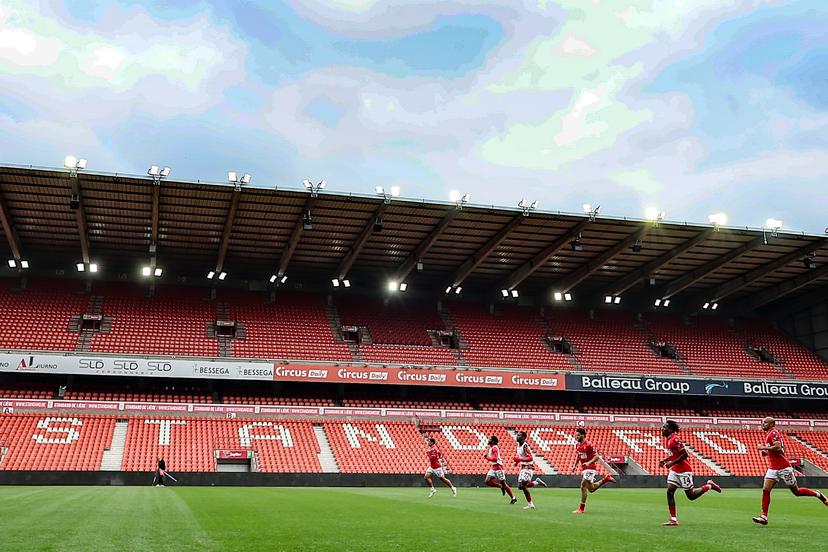 Standard's players pictured after the last part of the soccer match between Standard de Liege and Royal Antwerp FC, Monday 20 October 2025 in Liege, on day 11 of the 2025-2026 'Jupiler Pro League' first division of the Belgian championship. The match was stopped a few minutes before the end on Friday due to misconduct by supporters. BELGA PHOTO BRUNO FAHY