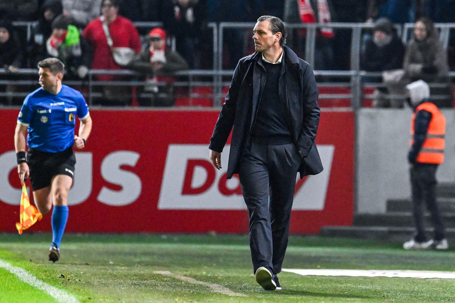 Antwerp's head coach Stef Wils pictured during a soccer match between Royal Antwerp FC and FCV Dender EH, Sunday 23 November 2025 in Antwerp, on day 15 of the 2025-2026 'Jupiler Pro League' first division of the Belgian championship. BELGA PHOTO TOM GOYVAERTS