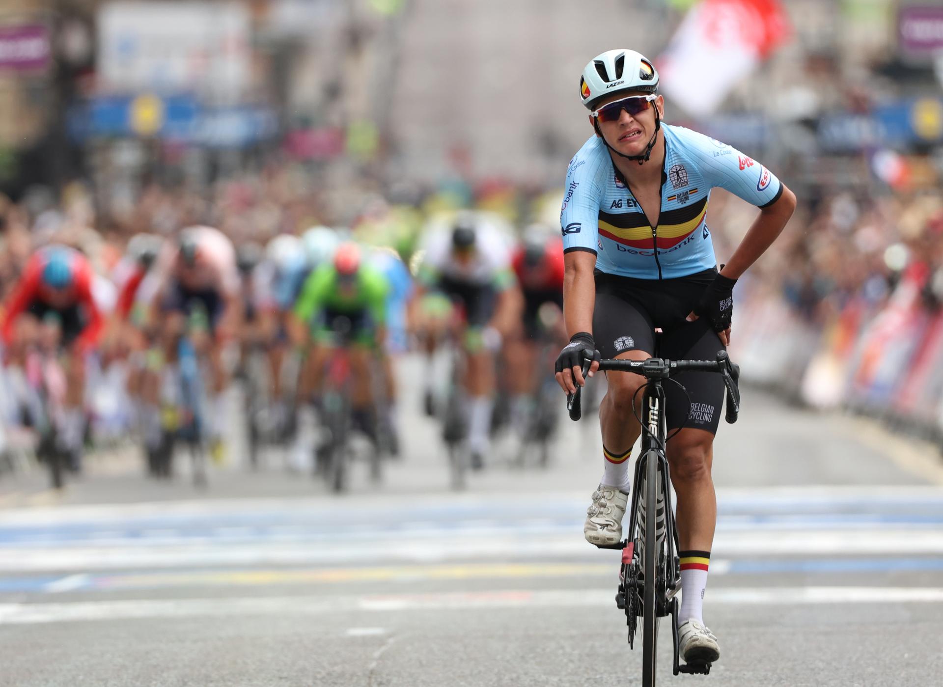 Belgian Steffen De Schuyteneer crosses the finish line at the men junior road race at the UCI World Championships Cycling, in Glasgow, Scotland, Saturday 05 August 2023. UCI organizes the worlds with all cycling disciplines, road cycling, indoor cycling, mountain bike, BMX racing, road paracycling and indoor paracycling, in Glasgow from 05 to 13 August. BELGA PHOTO DAVID PINTENS