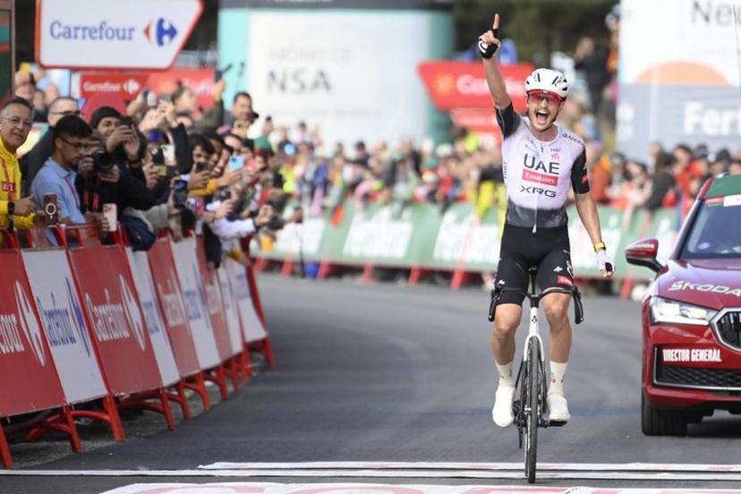 Team UAE's Australian rider Jay Vine celebrates winning the sixth stage of La Vuelta a Espana cycling tour, a 170 km race between Olot and Pal, in Andorra, on August 28, 2025.    Josep LAGO / AFP