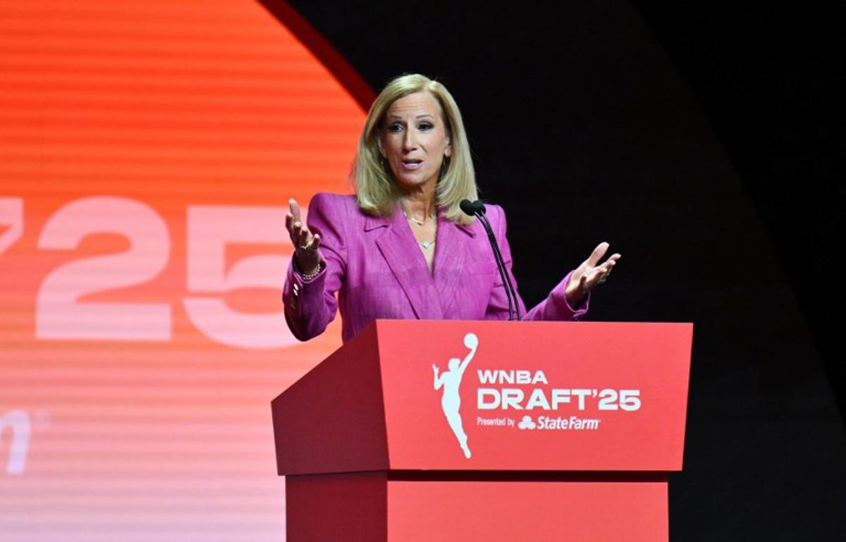 WNBA commissionner Cathy Engelbert speaks during the 2025 WNBA Draft at the Shed in New York City on April 14, 2025.  ANGELA WEISS / AFP