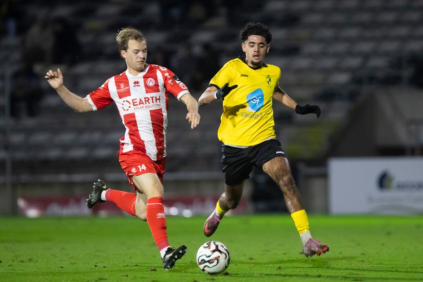 Kortrijk's Lenn De smet and Lierse's Samih El Touile pictured during a soccer game between Lierse SK and KV Kortrijk, Tuesday 16 December 2025 in Lier, on day 18 of the 2025-2026 'Challenger Pro League' 1B second division of the Belgian championship. BELGA PHOTO KRISTOF VAN ACCOM