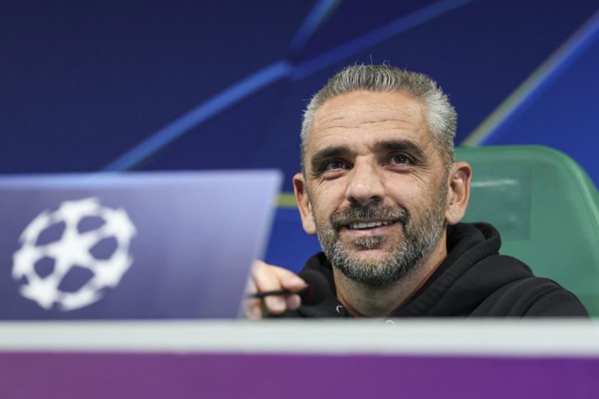 Sporting's coach Rui Borges gives a press conference at Alvalade stadium in Lisbon, on November 25, 2025 on the eve of their UEFA Champions League football match against Club Brugge.  PATRICIA DE MELO MOREIRA / AFP