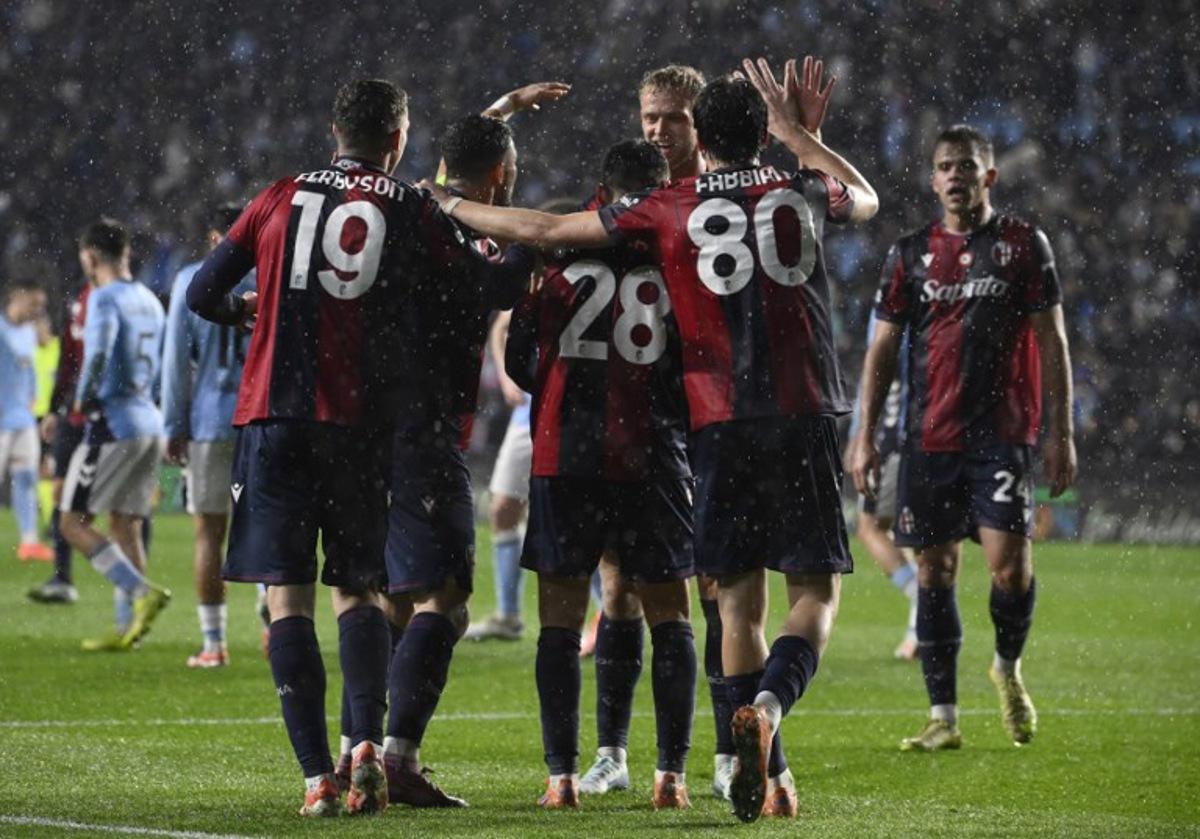 Bologna's players celebrate winning at the end of the UEFA Europa League day 6 football match between RC Celta de Vigo and Bologna FC 1909 at the Balaidos stadium in Vigo on December 11, 2025. Bologna won 1-2. Miguel RIOPA / AFP