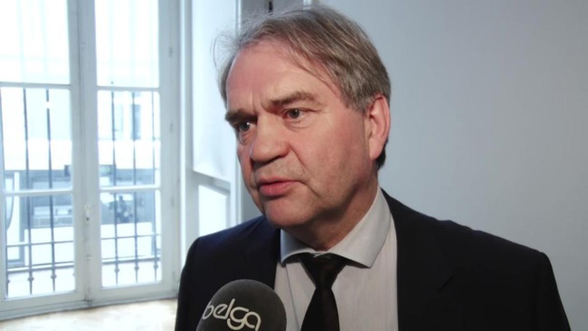 Plus de stewards dans les stades après les incidents lors du match Standard-Anderlecht 00:00:00:00 - 00:02:42:24 French interview video with Pro League CEO Pierre François, video also showing KBVB URBSFA CEO Peter Bossaert and CD&V's Pieter De Crem, federal minister of Interior Affairs. Thursday 2 May 2019. BELGA VIDEO MAARTEN WEYNANTS.