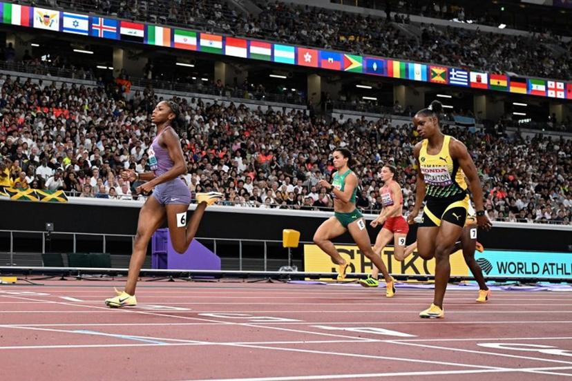US' athlete Melissa Jefferson-Wooden (L) crosses the finish as she competes in the women's 100m semi-final during the World Athletics Championships in Tokyo on September 14, 2025.  Jewel SAMAD / AFP