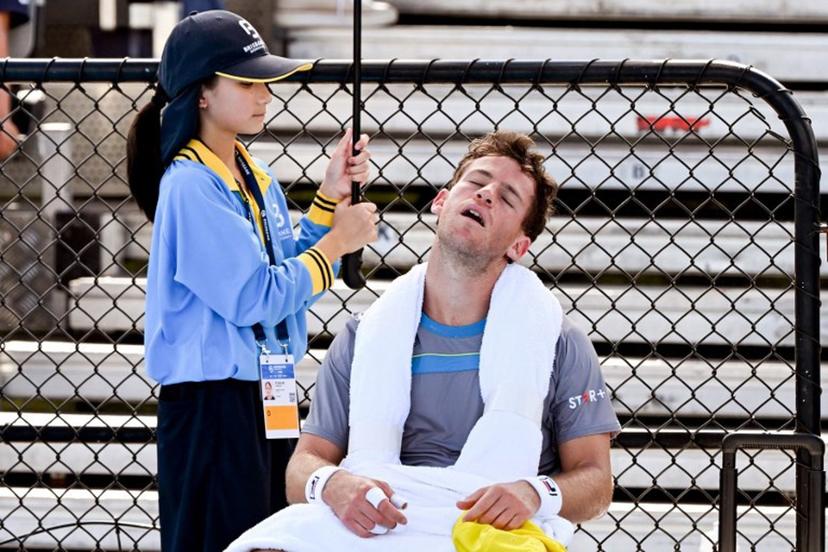 Argentina's Diego Schwartzman (R) rests at a change of ends during his men's singles match against USA's Alex Michelsen at the Brisbane International tennis tournament in Brisbane on December 31, 2023.  William WEST / AFP