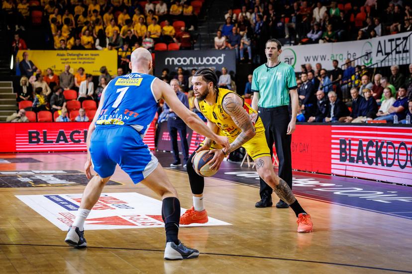 Aalst's Lazar Mutic and Oostende's Timmy Allen fight for the ball during a basketball match between BC Oostende and Okapi Aalst, Friday 21 March 2025 in Oostende, on day 27 of the 'BNXT League' Belgian and Dutch first division basket championships. BELGA PHOTO KURT DESPLENTER