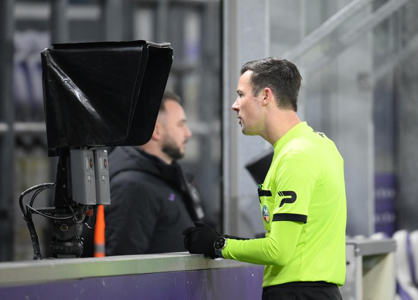 referee Bram Van Driessche pictured watching a scene on the VAR video assistant referee screen during a soccer match between RSC Anderlecht and Sporting Charleroi, Friday 26 December 2025 in Brussels, on day 20 of the 2025-2026 'Jupiler Pro League' first division of the Belgian championship. BELGA PHOTO JOHN THYS