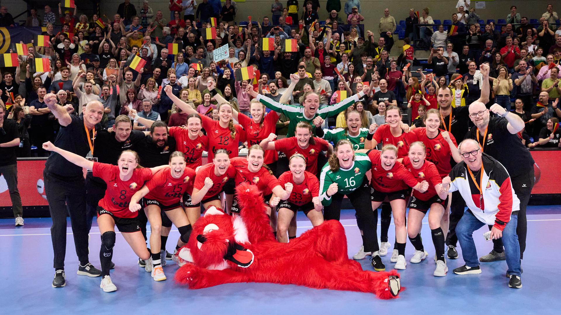 ATTENTION EDITORS - HAND OUT PICTURES - EDITORIAL USE WITH STORY ON HANDBALL ONLY - MANDATORY CREDIT WIM VAN BORM  Hand out pictures released by Alain Decamps shows Belgium's players celebrating after winning the handball game between the Black Arrows, Belgium national women handball team, and North Macedonia, a Qualifier Phase 2 Euro 2026 game on Wednesday 04 March 2026 in Hasselt.  HAND OUT - ALAIN DECAMPS  Belga and Belga Editorial Board decline all responsibility regarding the content of this picture.