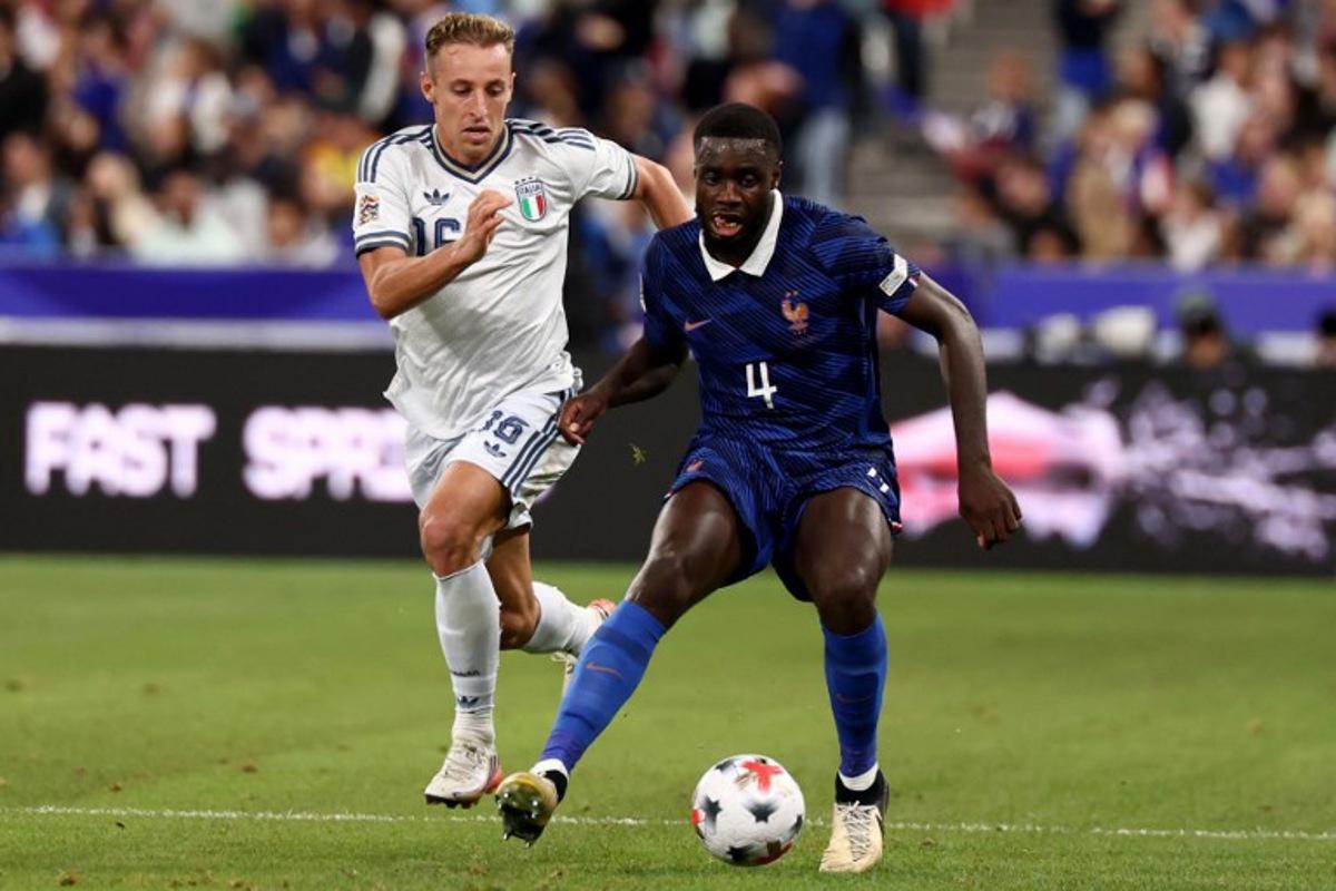 France's defender #04 Dayot Upamecano (R) vies with Italy's midfielder #16 Davide Frattesi (L) during the UEFA Nations League, league A day 3: Group 1, football match between France and Italy at the Stade de France stadium in Saint-Denis, near Paris, on October 2, 2026.  FRANCK FIFE / AFP