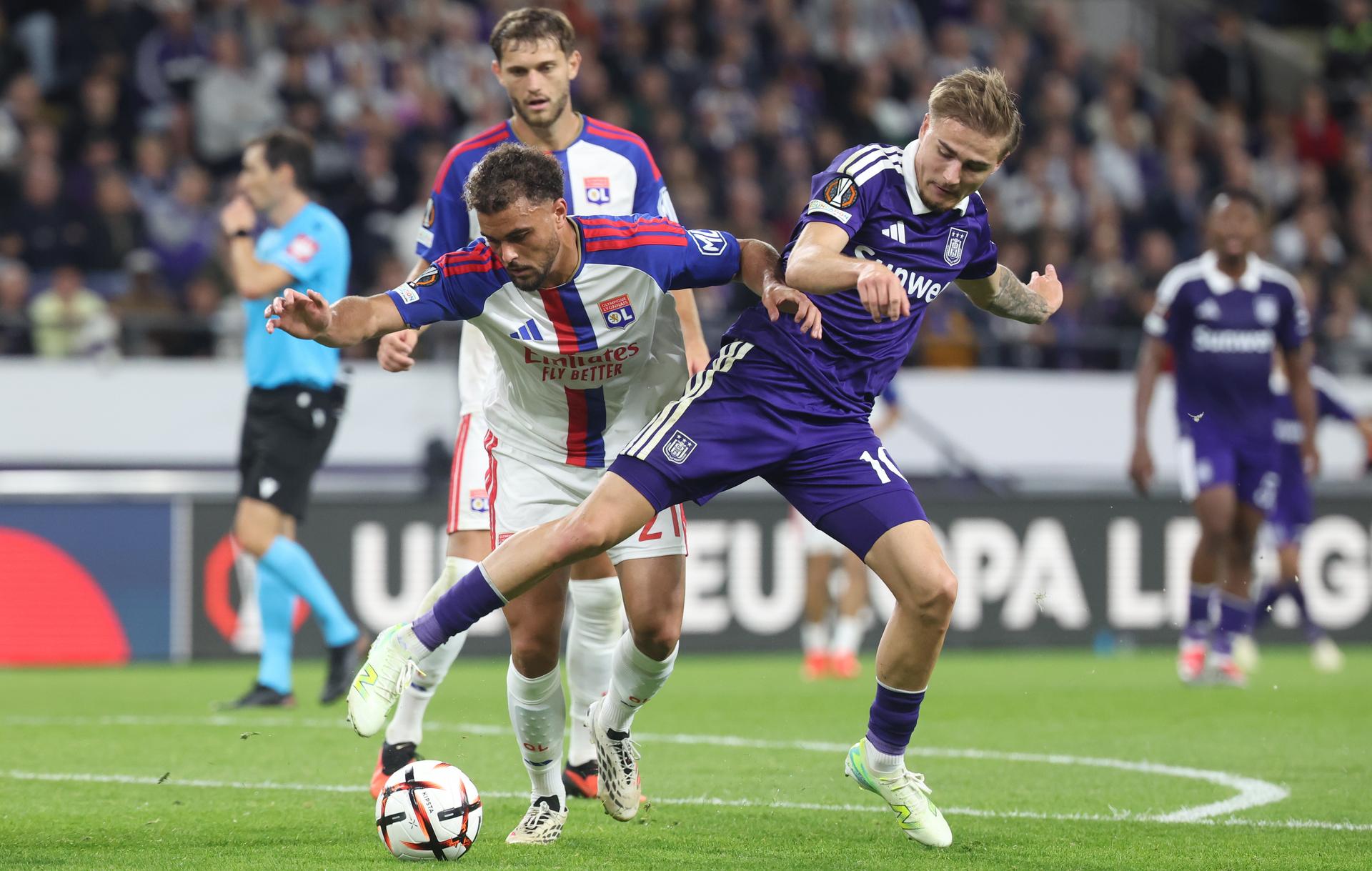 Lyon's Ruben Kluivert and Anderlecht's Marten Winkler fight for the ball during a soccer game between Belgian RSC Anderlecht and French Olympique Lyonnais, Wednesday 16 September 2026 in Brussels, on the first day (out of 8) of the league phase of the UEFA Europa League tournament.  BELGA PHOTO VIRGINIE LEFOUR