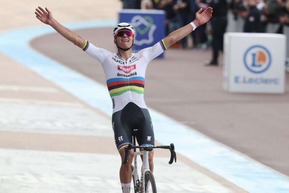 Alpecin - Deceuninck team's Dutch rider Mathieu Van Der Poel celebrates as he cycles past the finish line to win the 121st edition of the Paris-Roubaix one-day classic cycling race, 260km between Compiegne and Roubaix, northern France, on April 7, 2024.  FRANCOIS LO PRESTI / AFP